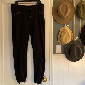 Athleta ebb to street style pant